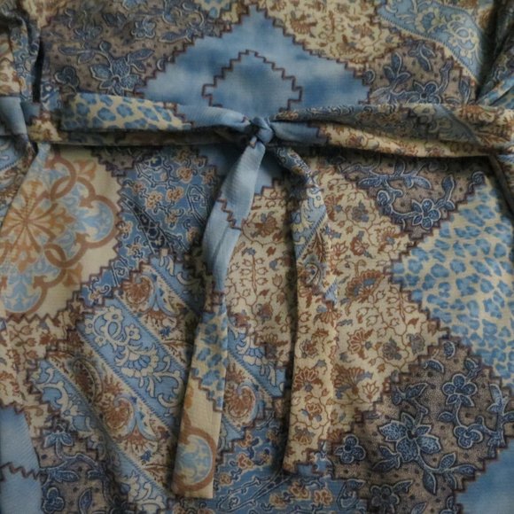 Patterned Flowy Blouse - Picture 7 of 8